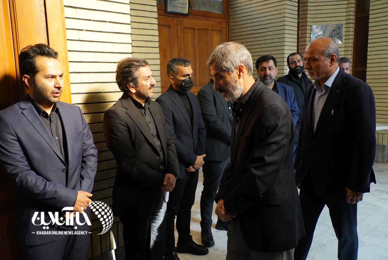 تصاویر | حضور چهرههای سرشناس در مراسم ترحیم مادر محمدحسین میثاقی؛ از مایلیکهن و رحمان رضایی تا قلعهنویی و استیلی