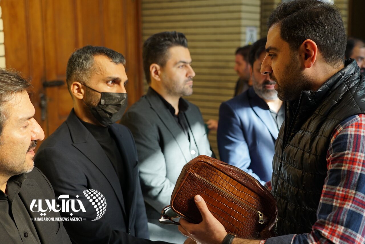 عکس| مجری فوتبال ۱۲۰ در مراسم ختم مادر میثاقی