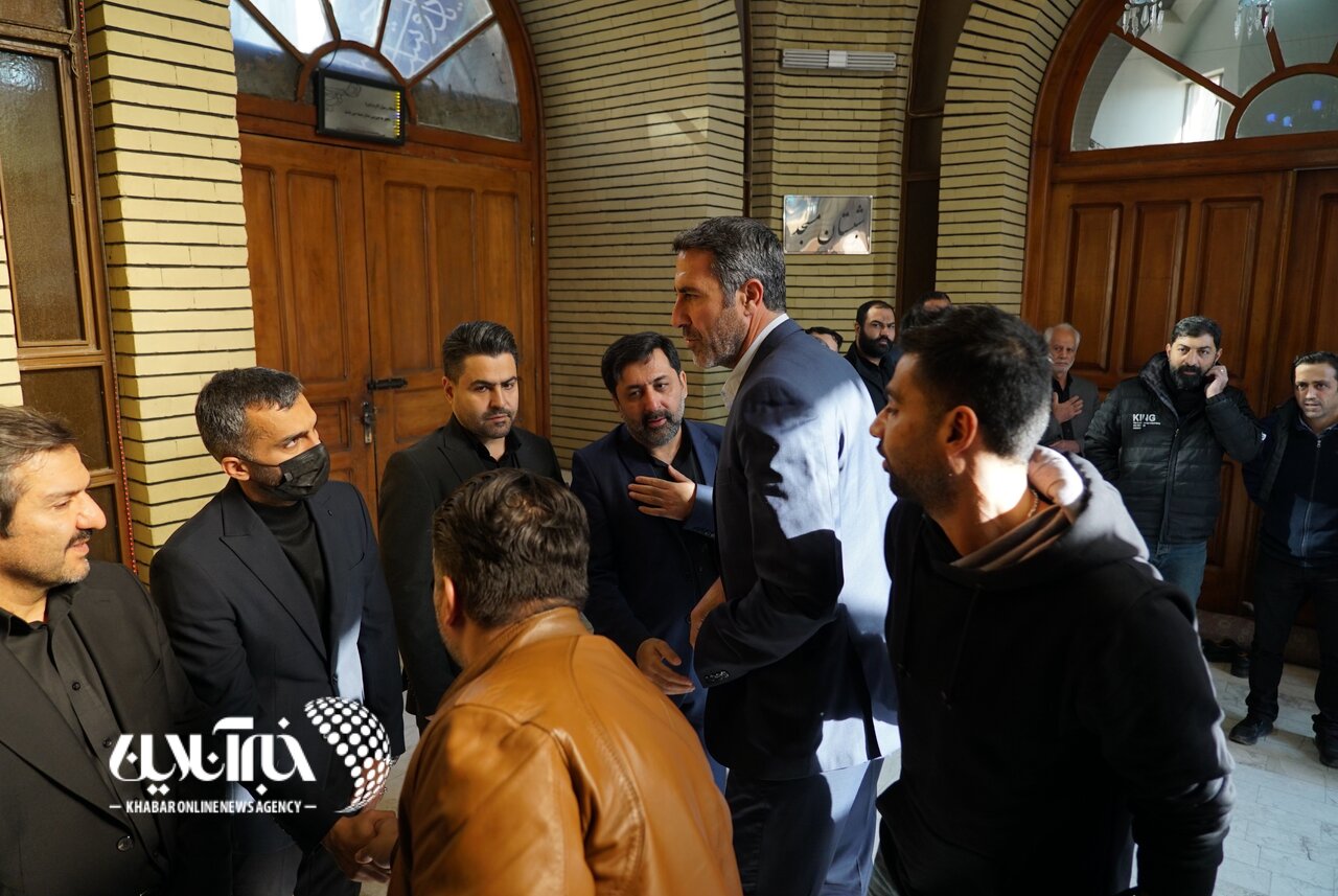 تصاویر | حضور چهرههای سرشناس در مراسم ترحیم مادر محمدحسین میثاقی؛ از مایلیکهن و رحمان رضایی تا قلعهنویی و استیلی