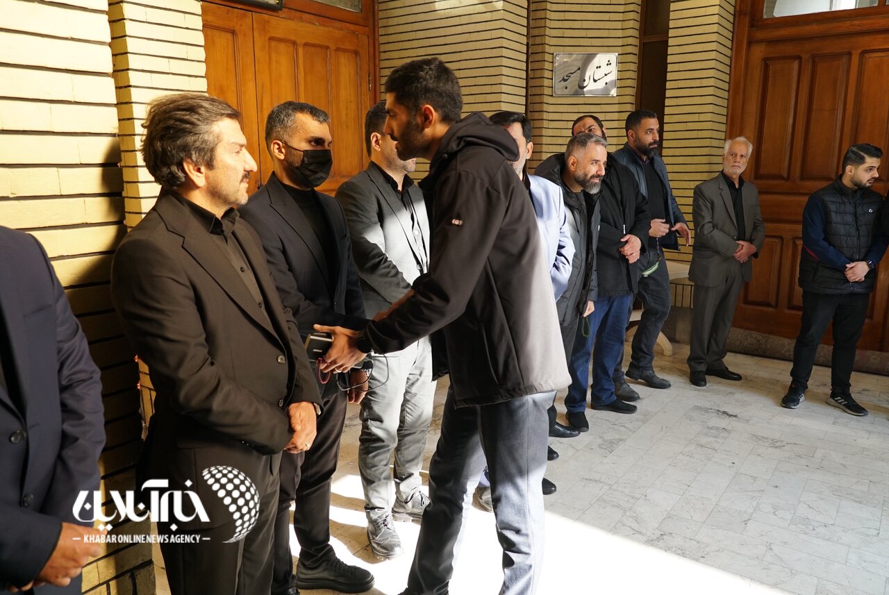 تصاویر | حضور چهرههای سرشناس در مراسم ترحیم مادر محمدحسین میثاقی؛ از مایلیکهن و رحمان رضایی تا قلعهنویی و استیلی