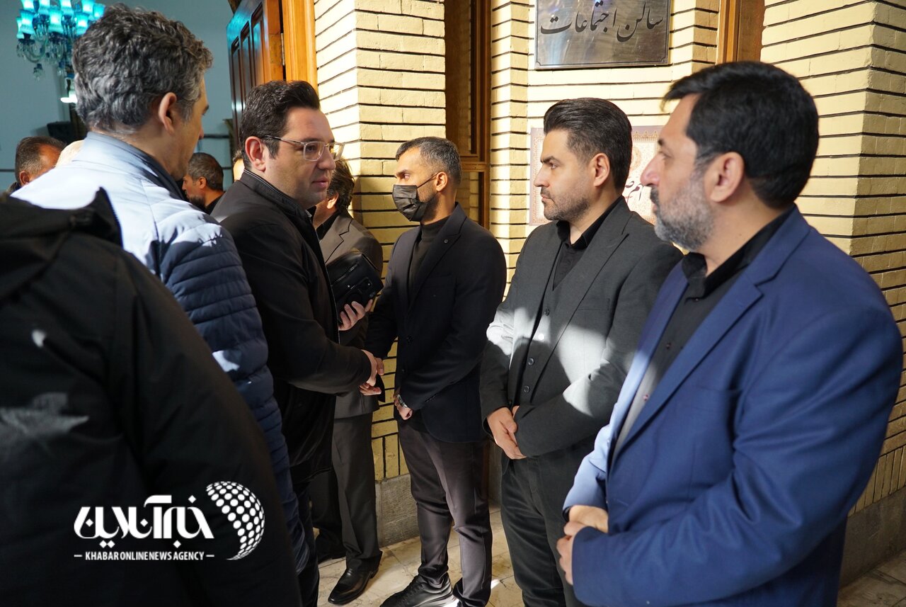 تصاویر | حضور چهرههای سرشناس در مراسم ترحیم مادر محمدحسین میثاقی؛ از مایلیکهن و رحمان رضایی تا قلعهنویی و استیلی