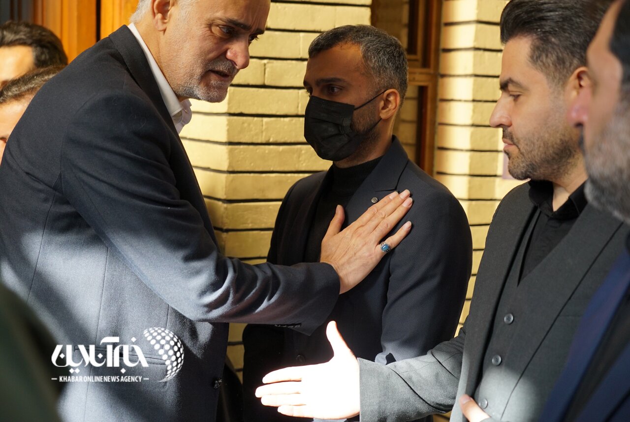تصاویر | حضور چهرههای سرشناس در مراسم ترحیم مادر محمدحسین میثاقی؛ از مایلیکهن و رحمان رضایی تا قلعهنویی و استیلی