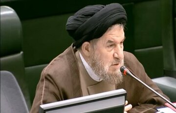 درخواست یک نماینده از دولت / روز تشییع رئیس جمهور در تهران را تعطیل کنید