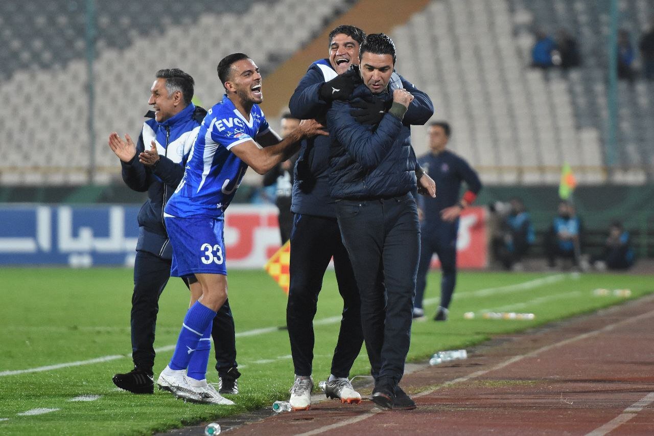 عکس| خطر خفگی نکونام مقابل نساجی