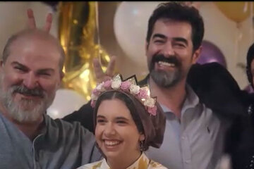 عکس | دختر پژمان بازغی در آغوش شهاب حسینی!