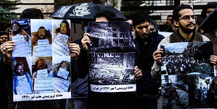 تجمع خانواده شهدای ترور در اعتراض به حکم حمید نوری/ «استقبال سوئد از داعشی‌های دهه ۶۰» +عکس