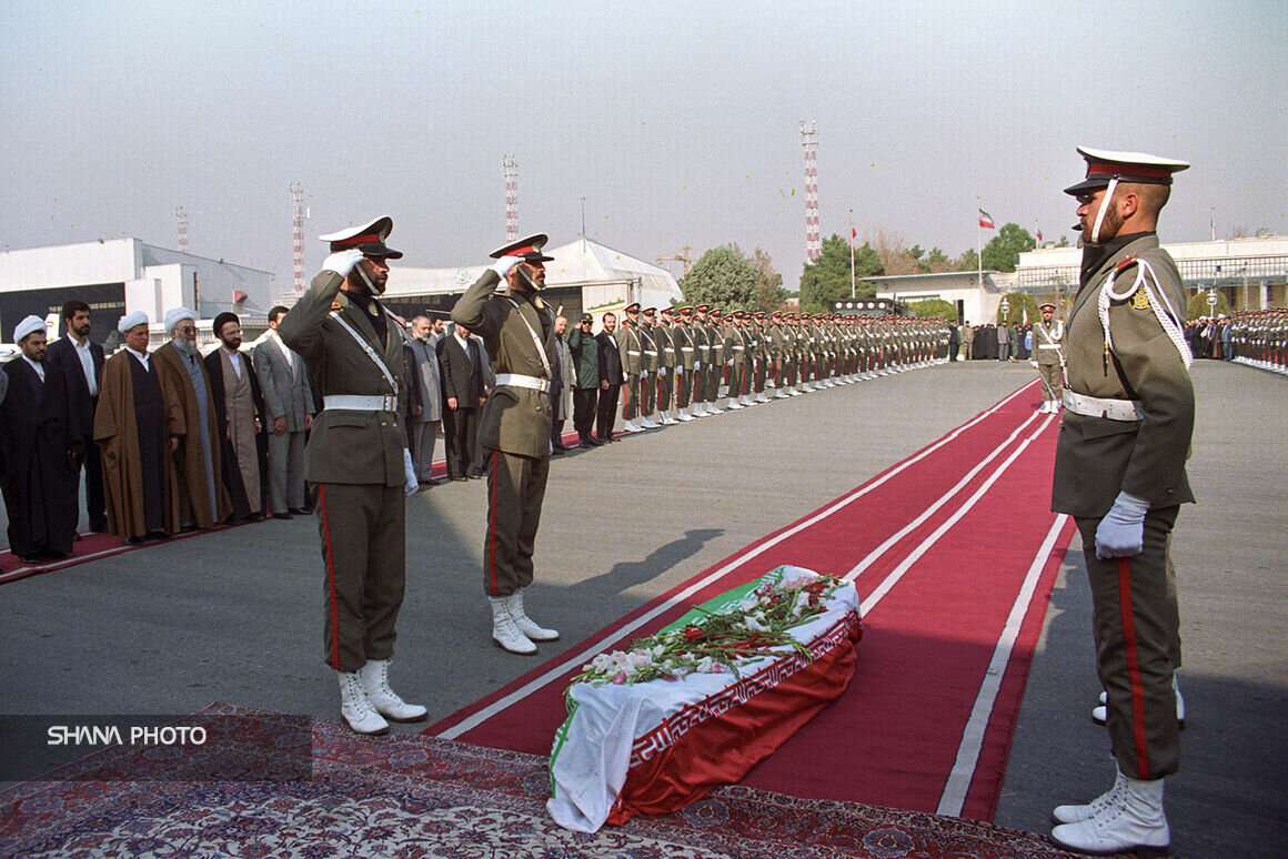 ماجرای اسارت وزیر ایران توسط نیروهای بعثی/ عکسش بر صندلی خالی وزارت تمام دوربین‌های دنیا را به خود معطوف کرد +عکس