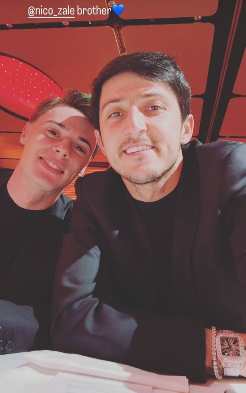 عکس| سلفی سردار با برادر جوانش در رم