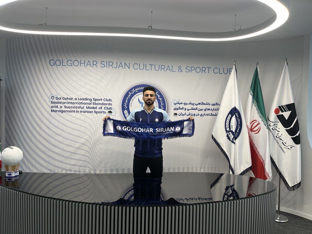 عکس| مهاجم سابق استقلال و فولاد به گلگهر پیوست