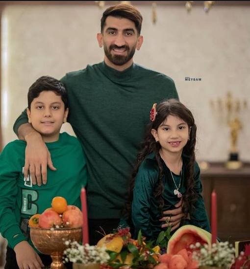 عکس| شب یلدای بیرانوند کنار دختر و پسرش