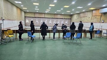 برگزاری یک مسابقه تیراندازی در کرمانشاه با تجهیزات امانی