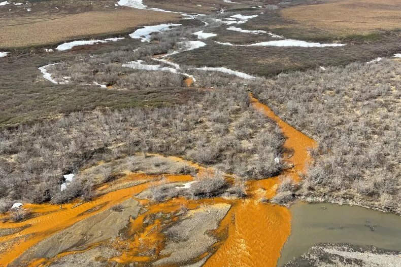 رودخانه‌های آلاسکا به شکل وحشتناکی نارنجی شده‌اند/ هیچکس نمی‌داند چرا!