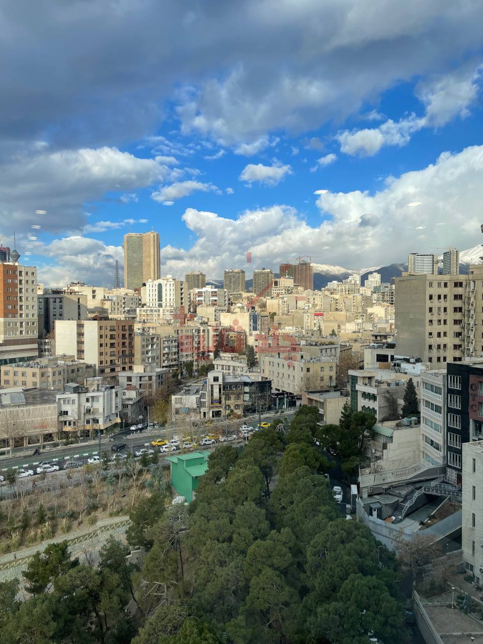 تصویری از اتفاقی کم‌نظیر در آسمان تهران