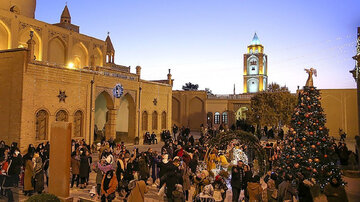 زندگی مسالمتآمیز ادیان در ایران نمونه مشابه ندارد/ ادای احترام به شهدای فراجا زندگی مسالمتآمیز ادیان در ایران نمونه مشابه ندارد/ ادای احترام به شهدای فراجا