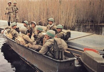 عملیات با اطلاعات اسرائیل و آمریکا لو رفته بود و بر سر رزمندگان آتش می ریختند / سه شب زندگی غواصان بدون آب و غذا در کشتی سوخته