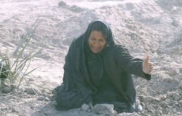 5 دی، ثبت تراژدی در بامداد بم؛ «اگر زلزله 20 کیلومتر آنطرفتر بود 100 نفر هم نمیمردند»/ عکس