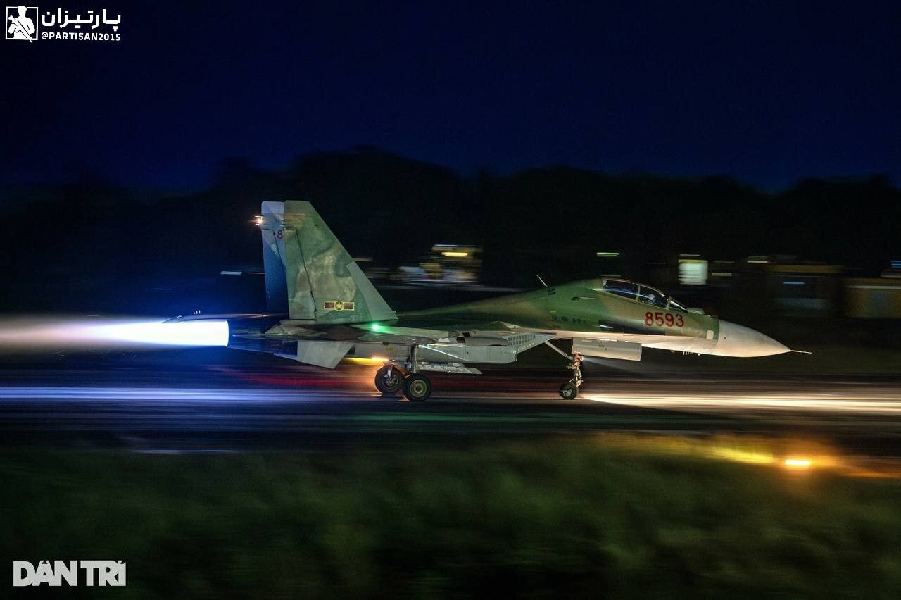 پرواز شبانه سوخوها/ عکس