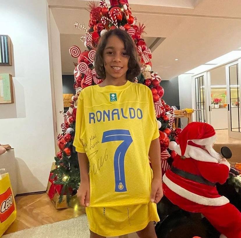هدیه کریسمس رونالدو به یک پسربچه