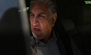 ببینید | لحظه بازداشت مجدد وزیر سابق خارجه پاکستان دقایقی بعد از آزادی از زندان