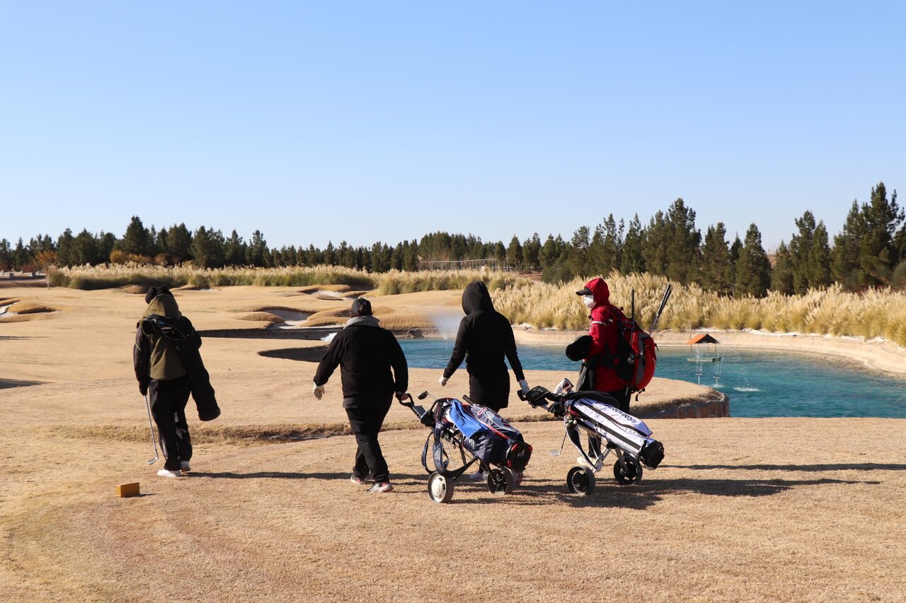 عکس | از مادرانهها تا رقابت سخت در باد!