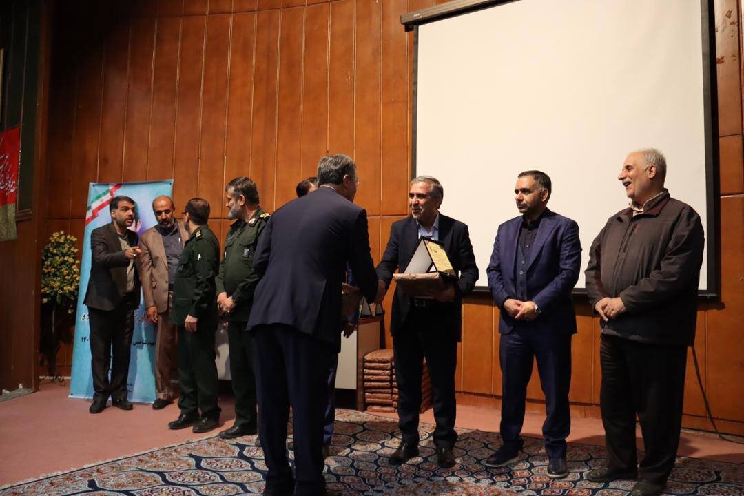 بهمن دیزل نشان اقتصادی مقاومتی را کسب کرد 2