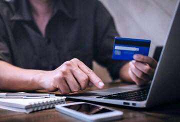 اینترنت را ۳۰ درصد گران کردند اما افزایش حقوقها ۱۸ درصد است /فیلترنت داریم نه اینترنت /ادامه واکنش ها به گران شدن تعرفه اینترنت