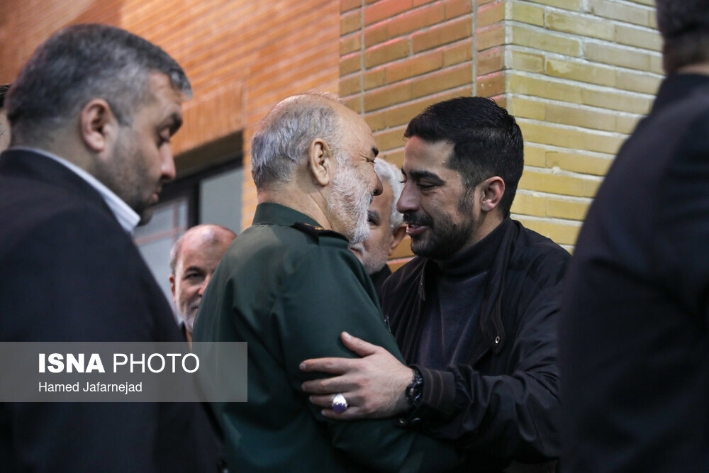 عکسی از سردار قاآنی و فرمانده کل سپاه در کنار خانواده سردار رضی موسوی