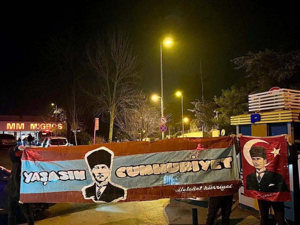 عکس| تجمع مقابل سفارت عربستان پس از لغو سوپرکاپ ترکیه