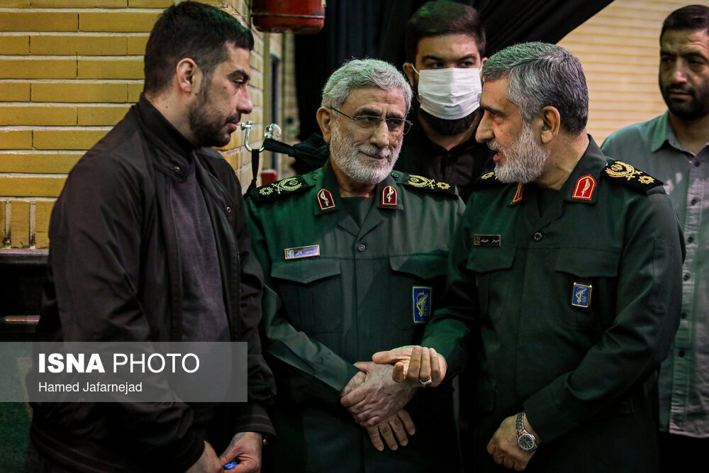 چه کسانی به مراسم ختم سردار سیدرضی آمدند؟/ از میزبانی سردار قاآنی تا بوسه خاص بر پیشانی سرلشکر سلامی + عکس 2