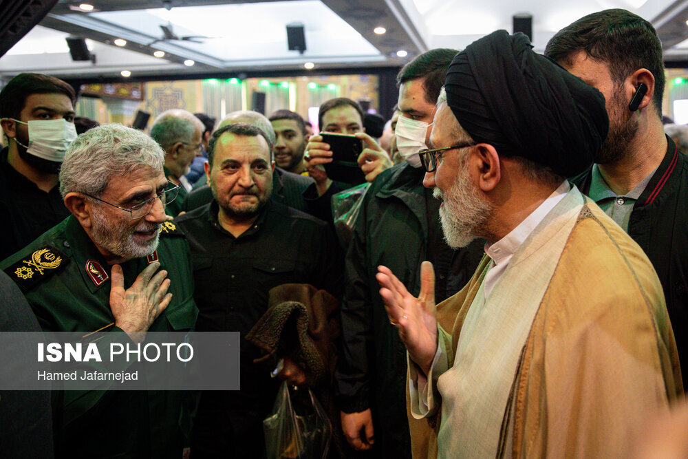 چه کسانی به مراسم ختم سردار سیدرضی آمدند؟/ از میزبانی سردار قاآنی تا بوسه خاص بر پیشانی سرلشکر سلامی + عکس 9