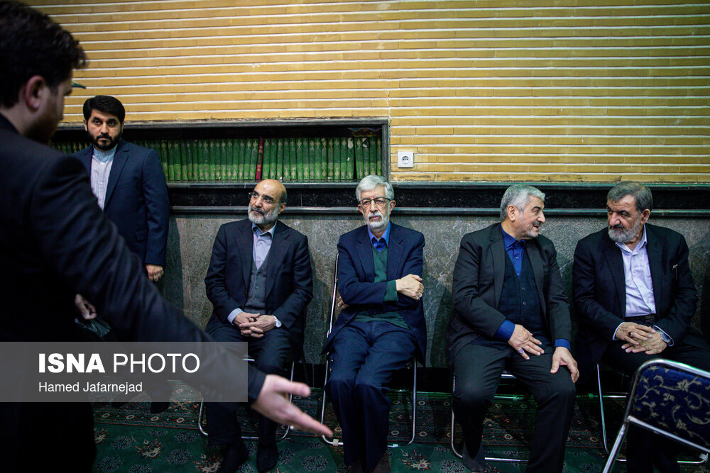 چه کسانی به مراسم ختم سردار سیدرضی آمدند؟/ از میزبانی سردار قاآنی تا بوسه خاص بر پیشانی سرلشکر سلامی + عکس 6