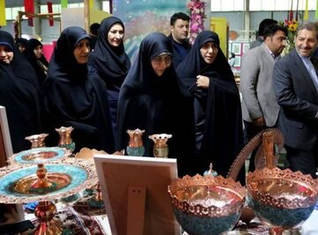 نمایشگاه «شهربانوی زندگی» در پل شهرستان افتتاح شد/ارائه تولیدات دست ساخت بانوان