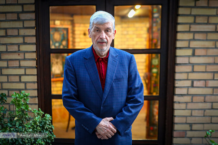 حقیقت‌پور: تندروها روزانه ۵۰۰ میلیون دلار به کشور ضرر زدند و هزینه زندگی در جمهوری اسلامی را بالا بردند/ با اجازه چه کسی سفارت عربستان را آتش زدند؟