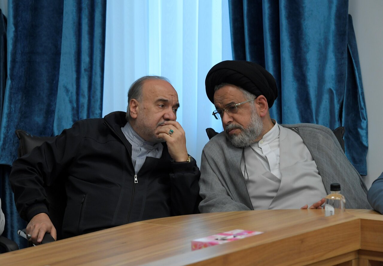 وزیران و معاونان حسن روحانی دور هم جمع شدند/ خندههای ظریف و جهانگیری و گعدههای ۲ نفره +عکس