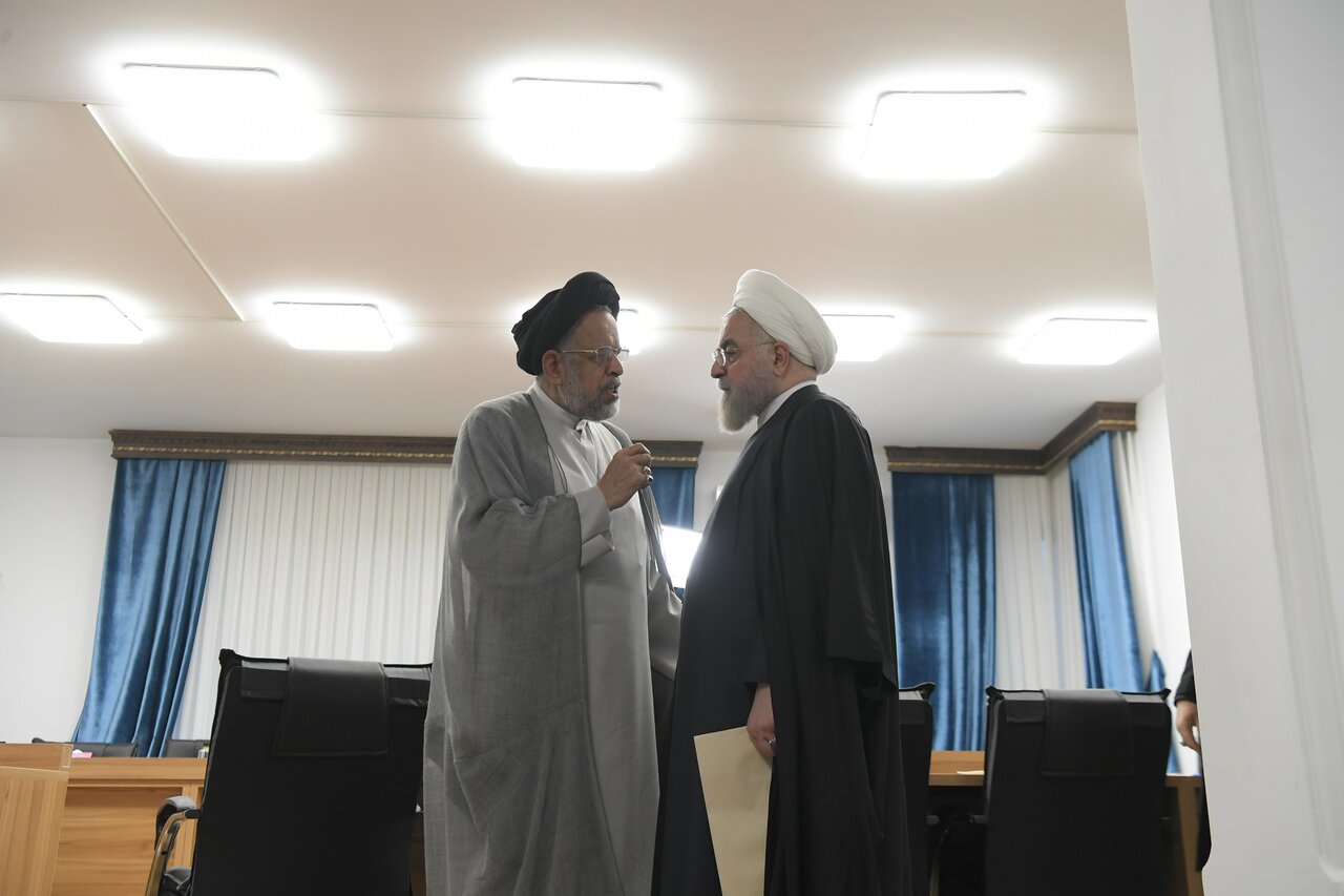 وزیران و معاونان حسن روحانی دور هم جمع شدند/ خندههای ظریف و جهانگیری و گعدههای ۲ نفره +عکس