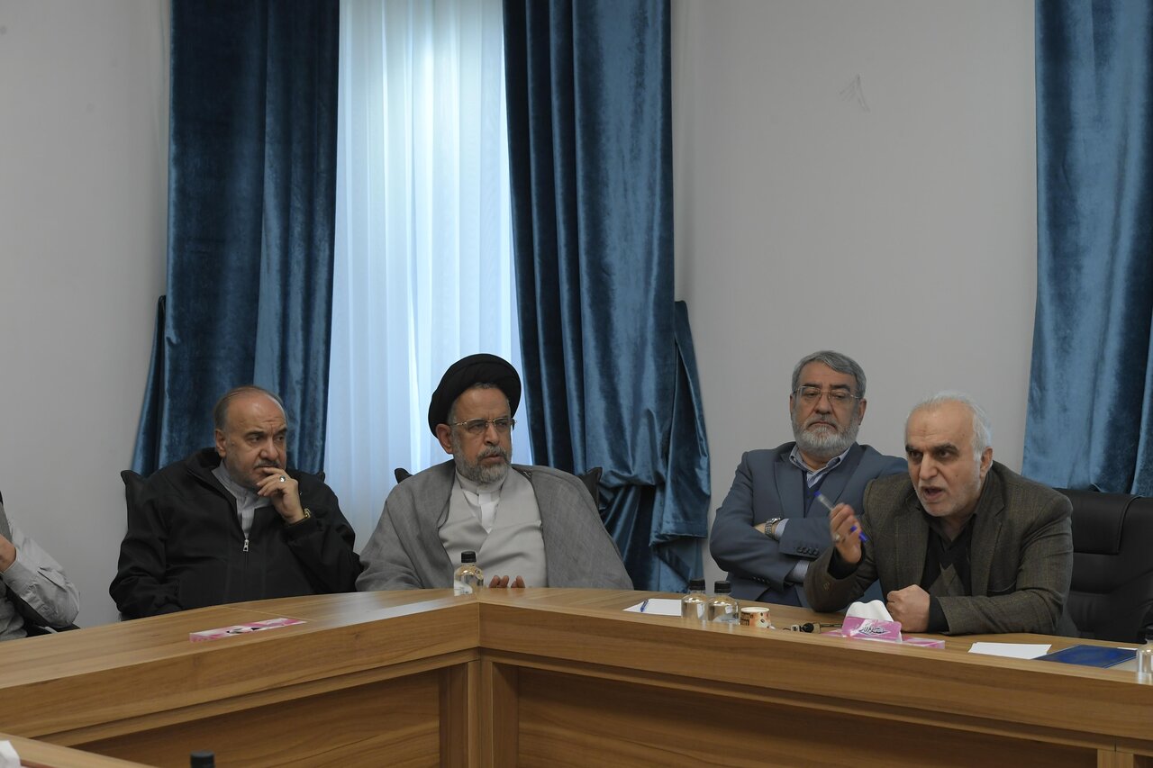 وزیران و معاونان حسن روحانی دور هم جمع شدند/ خنده‌های ظریف و جهانگیری و گعده‌های ۲ نفره +عکس