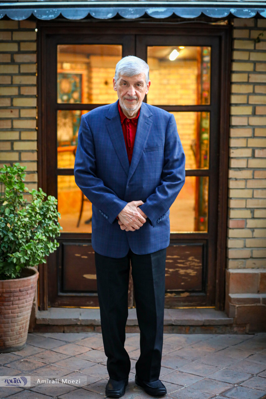 حقیقت پور: بهترین جا برای قالیباف خیابان بهشت است /لاریجانی یک واقعیت برای نظام است /شریان و پایداری نیروهای احمدی نژاد را پوشش میدهند