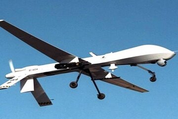 عکس | گیر کردن پهپاد انتحاری اوکراینی با در شیشه خودروی نظامی روسیه