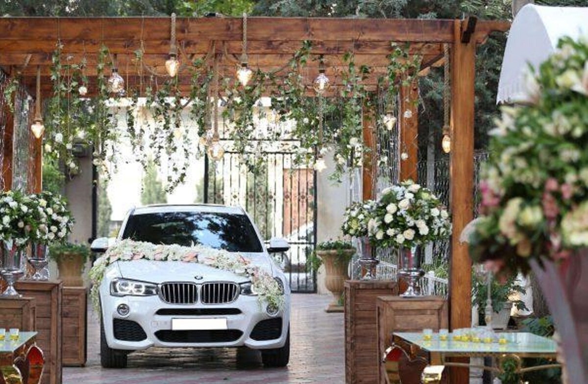 هزینه باورنکردنی گل آرایی ماشین عروس؛ قیمت تمام ارکیده چند؟