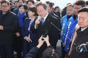 ببینید | حمله ناگهانی با چاقو به رهبر اپوزیسیون کره جنوبی