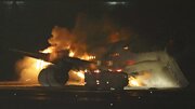 ببینید | تصاویر ترسناک از آتش گرفتن هواپیمای ژاپنی روی باند فرودگاه توکیو