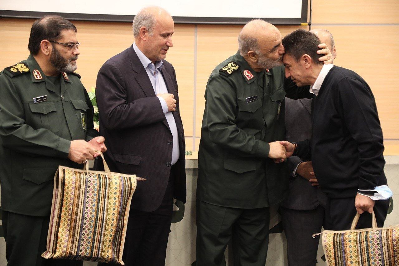 عکس| ملاقات گرم امیر قلعهنویی با سردار سلامی