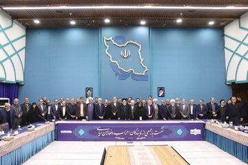 به نام اصلاحطلبان؛ به کام ابراهیم رئیسی /«سودِ حضور» چهره های اصلاح طلب در جلسه با رئیس دولت، به حساب کدام طرف واریز میشود؟