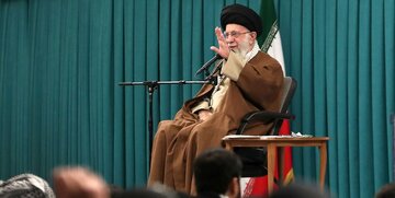 قائد الثورة الإسلامية یستقبل جمعا من الرادودين في البلاد