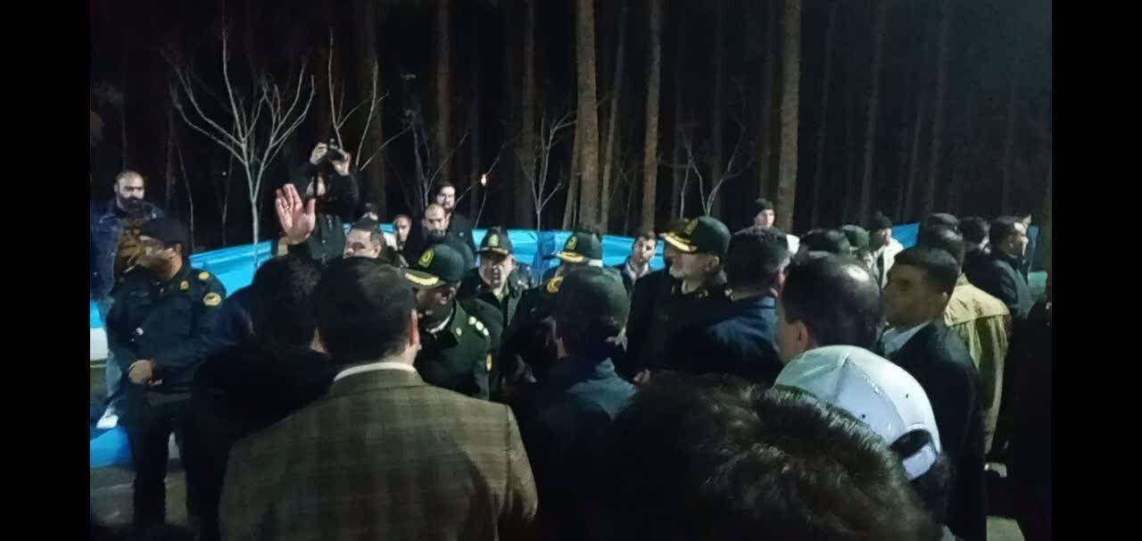 عکسی از سردار رادان در محل حمله تروریستی کرمان