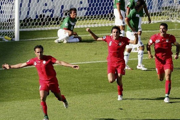 عکس| نکونام با مشتهای گره کرده به دنبال یحیی