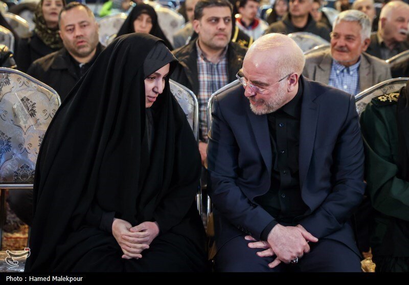 عکسی از گفتگوی قالیباف با دختر سردار سلیمانی در حاشیه مراسم سالگرد حاج قاسم