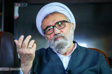 واکنش مسیح مهاجری به اتفاق درمانگاه قم/ اکثریت روحانیون قم،عقلانی و منطقی و اخلاقمدارند اما بعضی از آنه در محافل افراطی تربیت شده اند