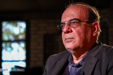 عباس عبدی: اگر پزشکیان در انتخابات شکست می‌خورد برای همیشه عرصه سیاست را ترک می کردم