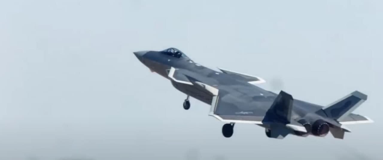 رقیب F-35 از چین بر میخیزد!/ عکس